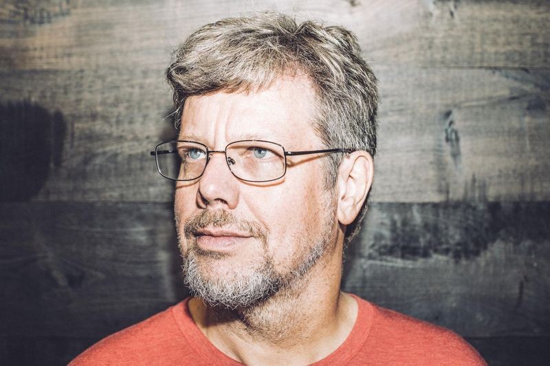 Portrait of Guido van Rossum at the Dropbox headquarters in 2014. Photo by San Francisco-based photographer Dan Stroud (CC BY-SA 4.0 via Wikimedia Commons).