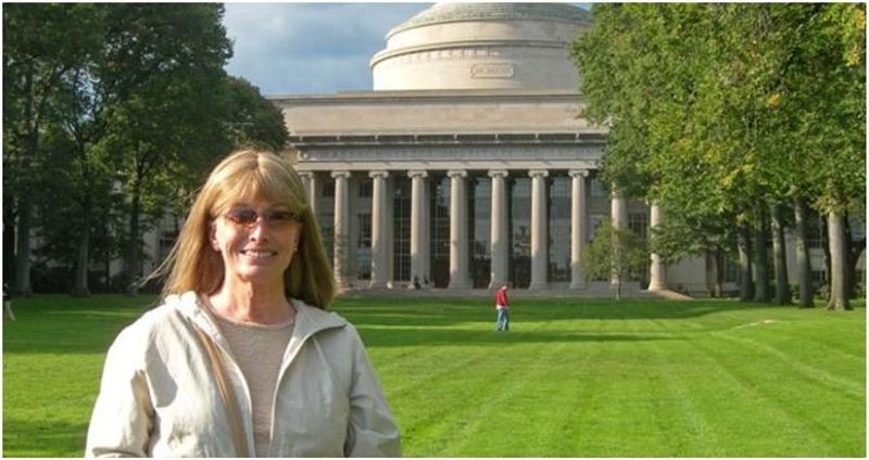 Lynn Conway at MIT in 2008, commemorating the VLSI design course she launched there 30 years before. 