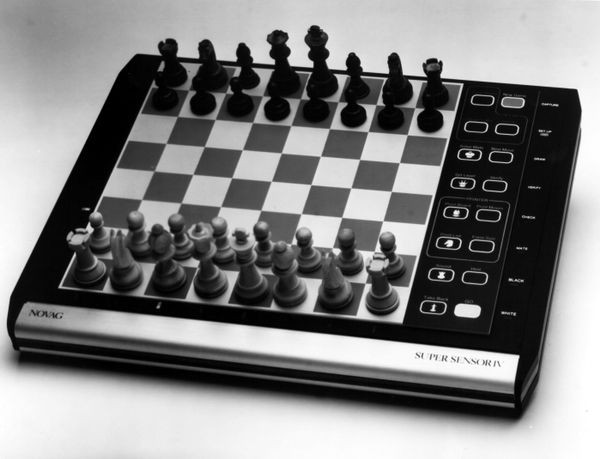 Novag Super Sensor IV computer chess board
