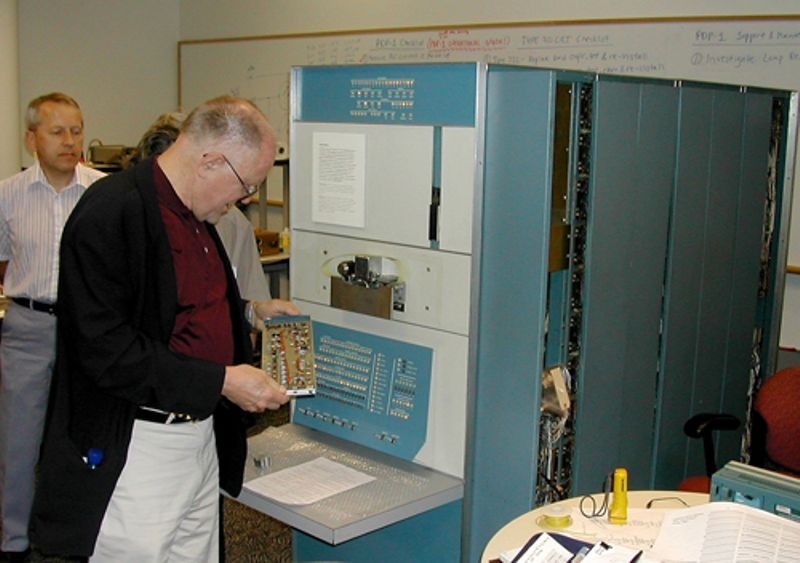 Gordon Bell in front of the restored DEC PDP-1
