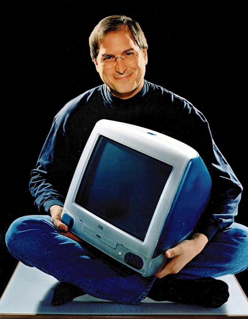 Jobs with the original iMac, 1998
©Apple Inc. / Moshe Brakha
