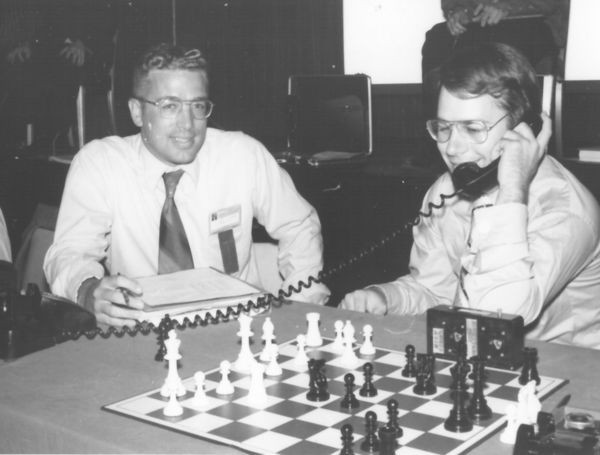 Genie vs Schach at the 2nd North American Computer Chess Championship in Chicago, Illinois