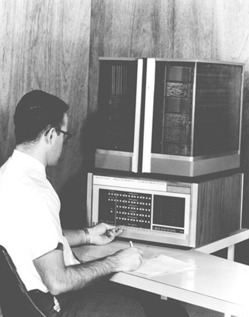 Третье поколение эвм фото. Мини-ЭВМ PDP-8. ЭВМ третьего поколения (1965-1980).. 3 Поколение ЭВМ. ЭВМ 2 поколения.
