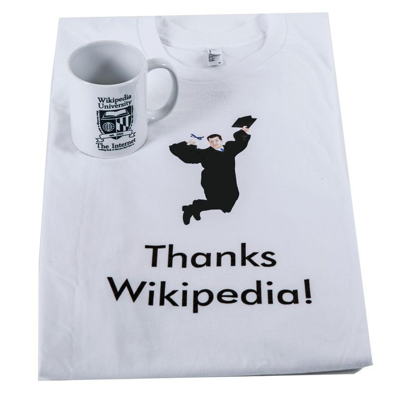 https://images.computerhistory.org/makesoftware/mscw.artifact.wikipedia.who-to-believe.wikipedia-university-mug-and-t-shirt-ca-2016.jpg